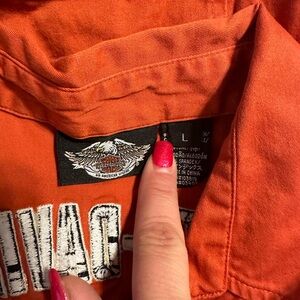 Harley Davidson. Zip up fitted shirt. Size Large.